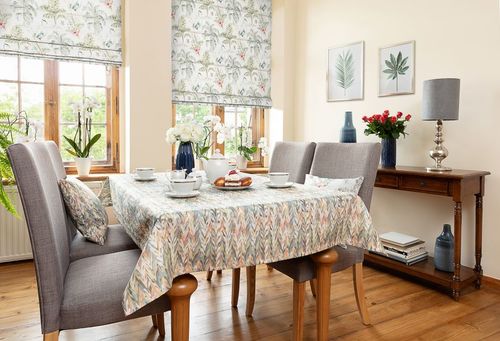 Stół i krzesła do jadalni - jakie wybrać, aby posiłki rodzinne spożywać komfortowo?